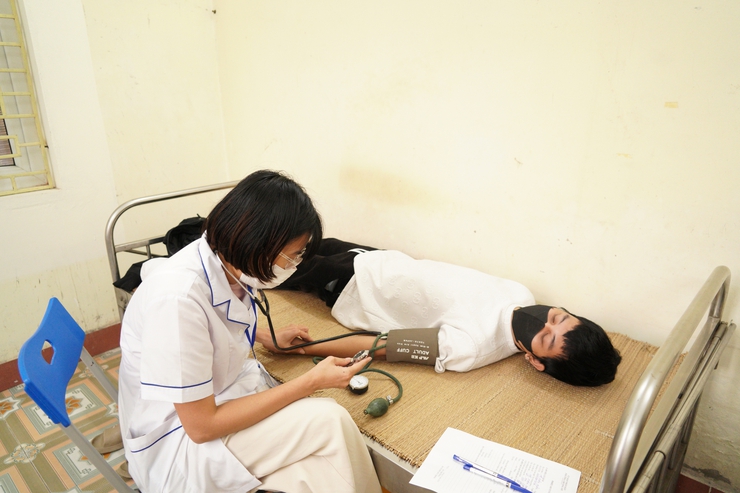 Chương Mỹ khám sơ tuyển sức khỏe nghĩa vụ quân sự năm 2026 – ngày đầu tiên diễn ra nghiêm túc, đúng quy định- Ảnh 12.