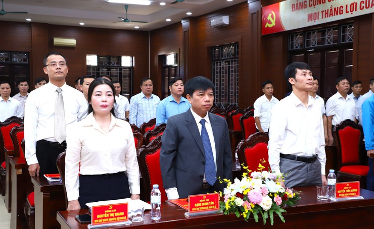 Đảng bộ xã Yên Xuân trao Huy hiệu Đảng 50, 45 năm tuổi Đảng đợt 7/11/2025- Ảnh 1.