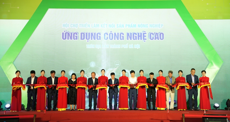 KHAI MẠC HỘI CHỢ TRIỂN LÃM KẾT NỐI SẢN PHẨM NÔNG NGHIỆP ỨNG DỤNG CÔNG NGHỆ CAO TRÊN ĐỊA BÀN THÀNH PHỐ HÀ NỘI- Ảnh 1.