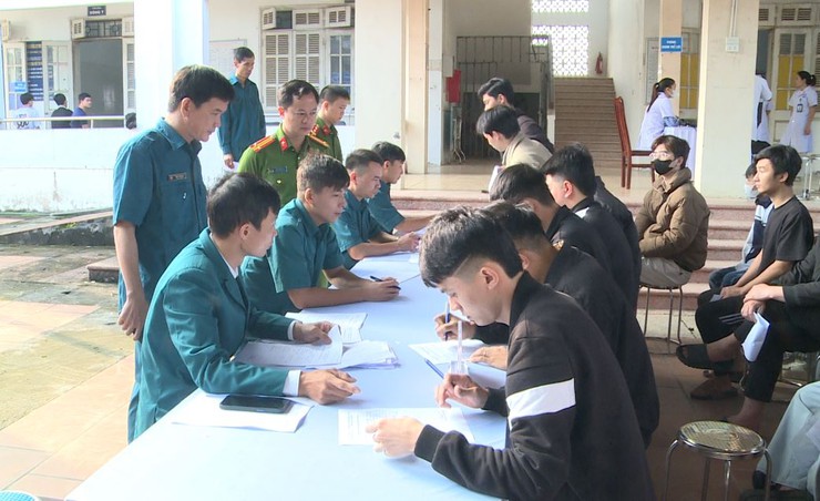 Ngày đầu khám sơ tuyển sức khoẻ nghĩa vụ quân sự cho nam công dân trong độ tuổi nhập ngũ 2026 trên địa bàn xã Phúc Lộc- Ảnh 2.