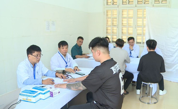 Ngày đầu khám sơ tuyển sức khoẻ nghĩa vụ quân sự cho nam công dân trong độ tuổi nhập ngũ 2026 trên địa bàn xã Phúc Lộc- Ảnh 5.