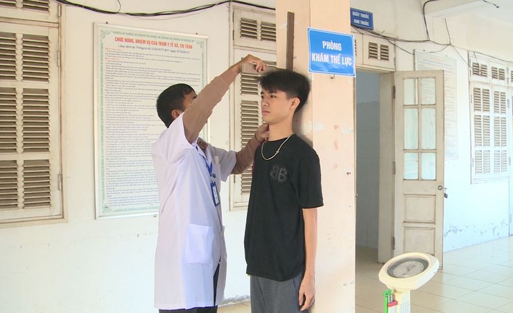 Ngày đầu khám sơ tuyển sức khoẻ nghĩa vụ quân sự cho nam công dân trong độ tuổi nhập ngũ 2026 trên địa bàn xã Phúc Lộc- Ảnh 3.