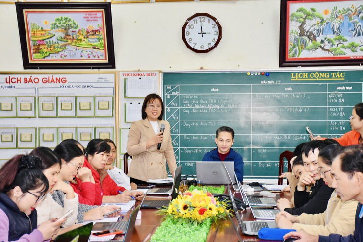 UBND xã Ứng Hòa tổ chức tập huấn kiến thức chuyên sâu về chuyển đổi số cho đội ngũ giáo viên trường Tiểu học và THCS Đông Lỗ.- Ảnh 2.