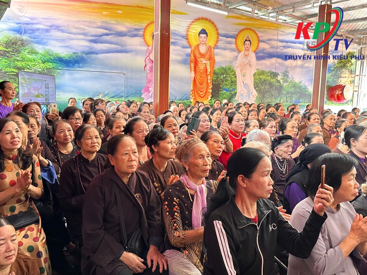 Đông đảo tăng ni, phật tử chùa Khánh Nguyên xóm đầu làng thôn Phú Mỹ tổ chức Lễ khánh thành chùa Khánh Nguyên- Ảnh 11.