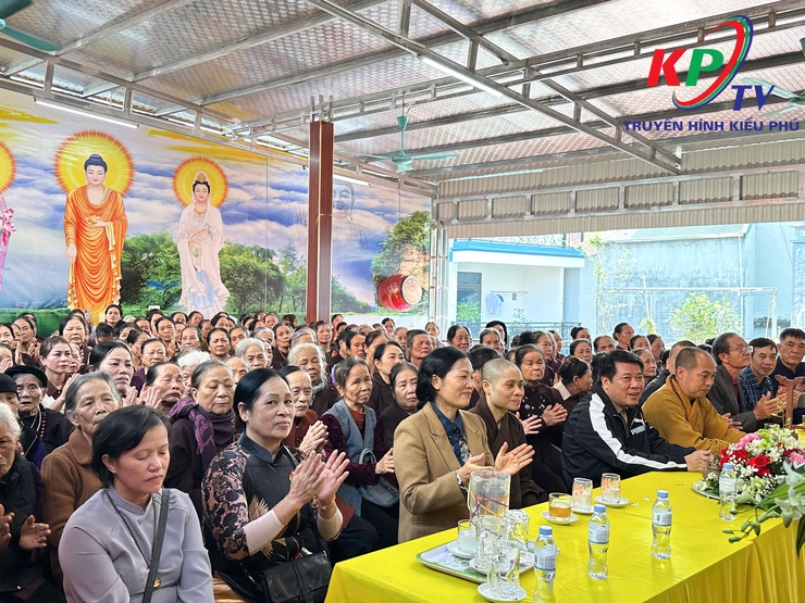 Đông đảo tăng ni, phật tử chùa Khánh Nguyên xóm đầu làng thôn Phú Mỹ tổ chức Lễ khánh thành chùa Khánh Nguyên- Ảnh 2.