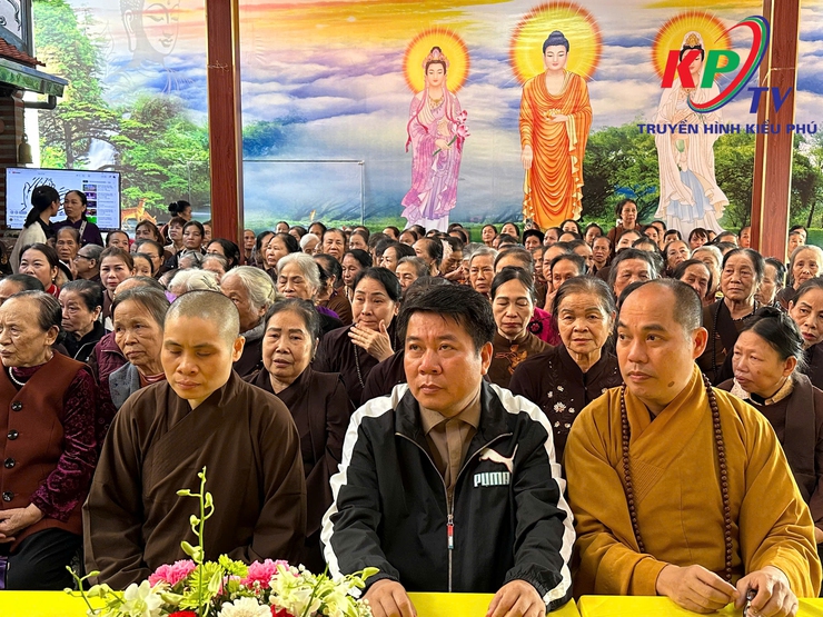 Đông đảo tăng ni, phật tử chùa Khánh Nguyên xóm đầu làng thôn Phú Mỹ tổ chức Lễ khánh thành chùa Khánh Nguyên- Ảnh 5.