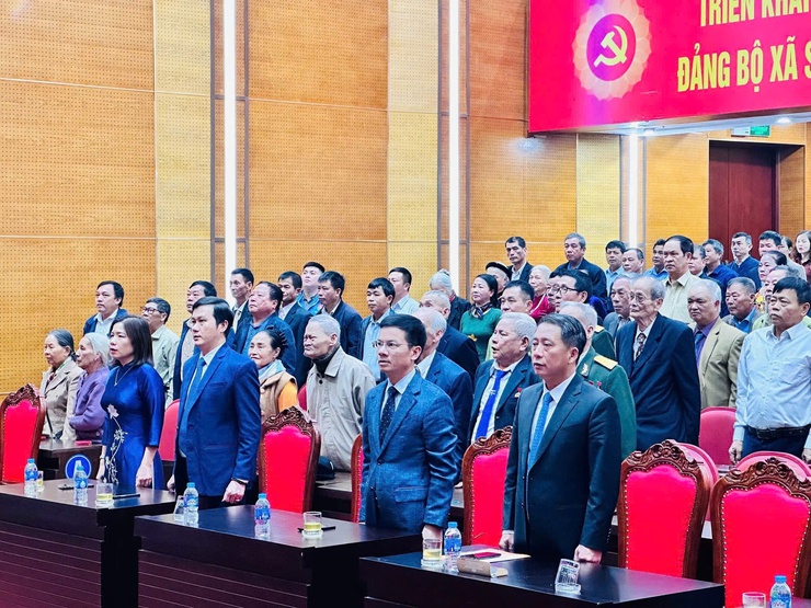 ĐẢNG ỦY XÃ SÓC SƠN LONG TRỌNG TỔ CHỨC LỄ TRAO HUY HIỆU ĐẢNG ĐỢT 7/11- Ảnh 1.