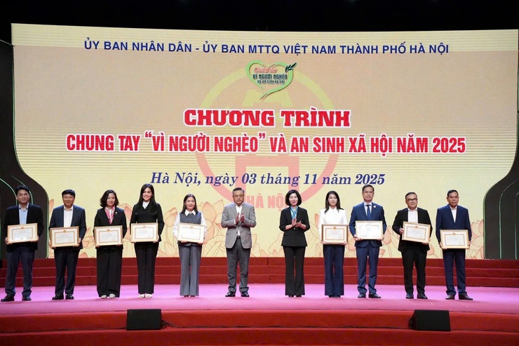Phường Bồ Đề tích cực hưởng ứng lời kêu gọi ủng hộ Nhân dân khắc phục hậu quả thiên tai- Ảnh 1.