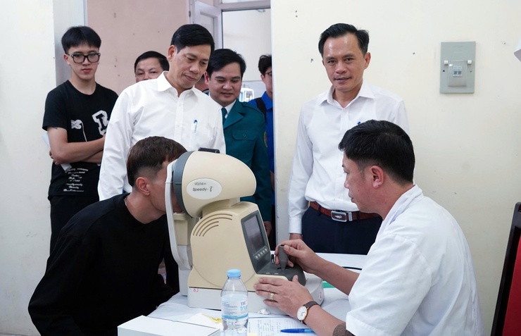 Chương Mỹ khám sơ tuyển sức khỏe nghĩa vụ quân sự năm 2026 – ngày đầu tiên diễn ra nghiêm túc, đúng quy định- Ảnh 1.