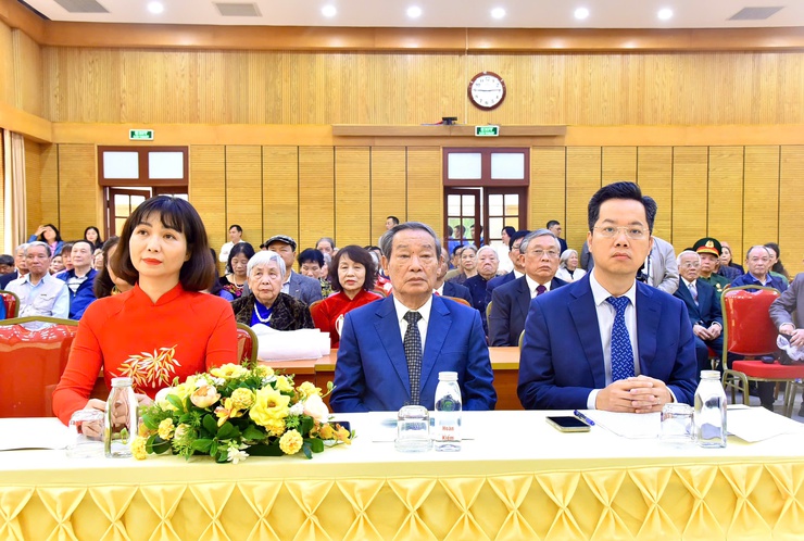 78 ĐẢNG VIÊN PHƯỜNG HOÀN KIẾM NHẬN HUY HIỆU ĐẢNG ĐỢT 7/11- Ảnh 2.