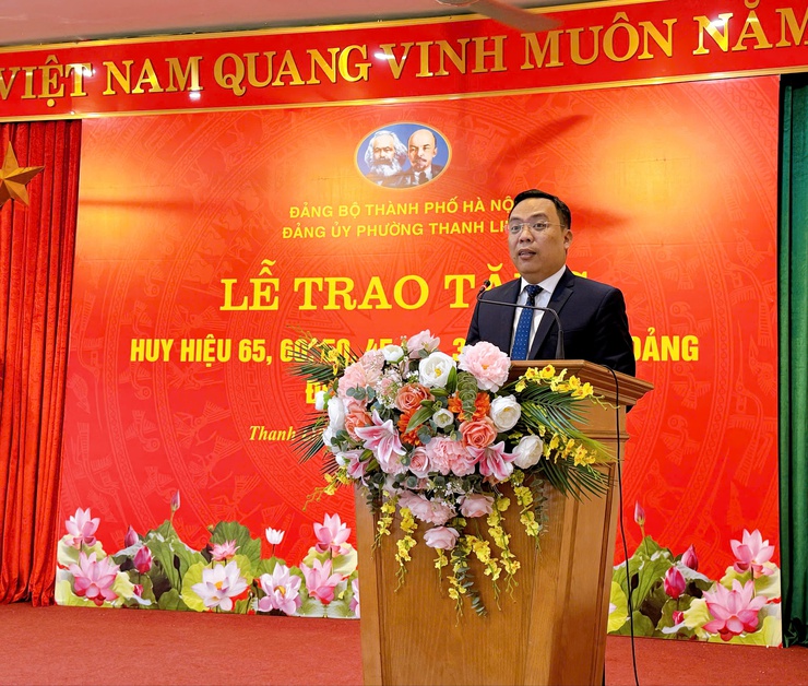 47 Đảng viên phường Thanh Liệt vinh dự nhận Huy hiệu Đảng đợt 7/11/2025- Ảnh 5.