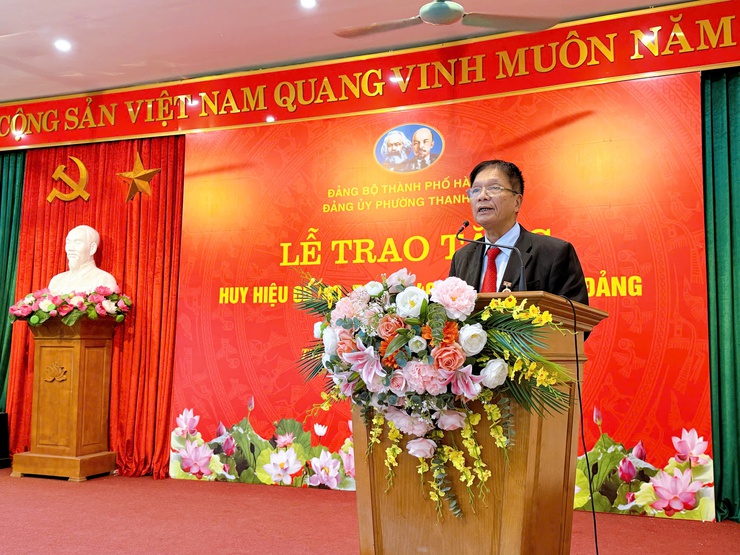 47 Đảng viên phường Thanh Liệt vinh dự nhận Huy hiệu Đảng đợt 7/11/2025- Ảnh 6.