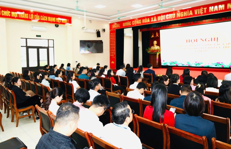 UBND xã Thiên Lộc tổ chức hội nghị tập huấn nghiệp vụ công tác lập hồ sơ, giao nộp hồ sơ vào lưu trữ năm 2025- Ảnh 1.