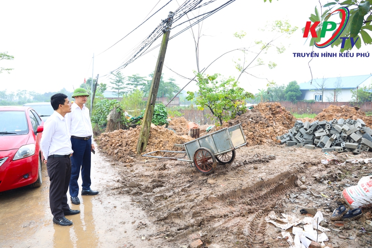 UBND xã Kiều Phú kiểm tra xử lý kịp thời vi phạm trật tự xây dựng tại thôn Ngọc Than- Ảnh 2.
