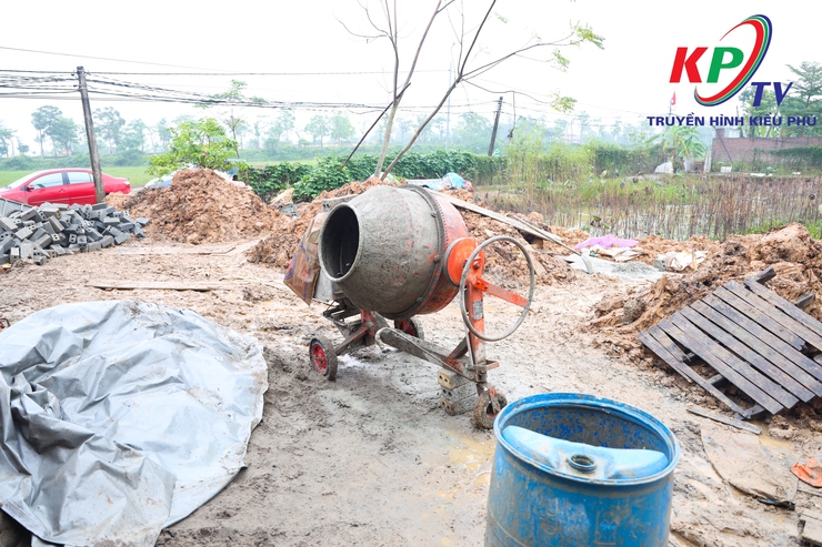 UBND xã Kiều Phú kiểm tra xử lý kịp thời vi phạm trật tự xây dựng tại thôn Ngọc Than- Ảnh 5.