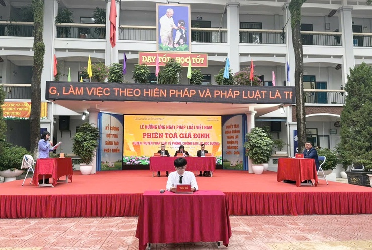 PHIÊN TÒA GIẢ ĐỊNH VỀ BẠO LỰC HỌC ĐƯỜNG – HOẠT ĐỘNG THIẾT THỰC HƯỞNG ỨNG NGÀY PHÁP LUẬT VIỆT NAM TẠI TRƯỜNG THCS LIÊN MẠC- Ảnh 3.
