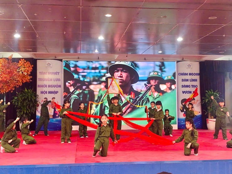 Trường Tiểu học Nguyễn Bỉnh Khiêm tổ chức chuyên đề Hưởng ứng Ngày Pháp luật Nước Cộng hòa Xã hội Chủ nghĩa Việt Nam năm 2025- Ảnh 1.