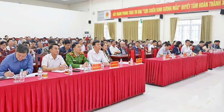 Đồng chí Bí thư Đảng ủy, Chủ tịch UBND xã Đoài Phương đối thoại với MTTQ, các tổ chức chính trị - xã hội và nhân dân- Ảnh 4.