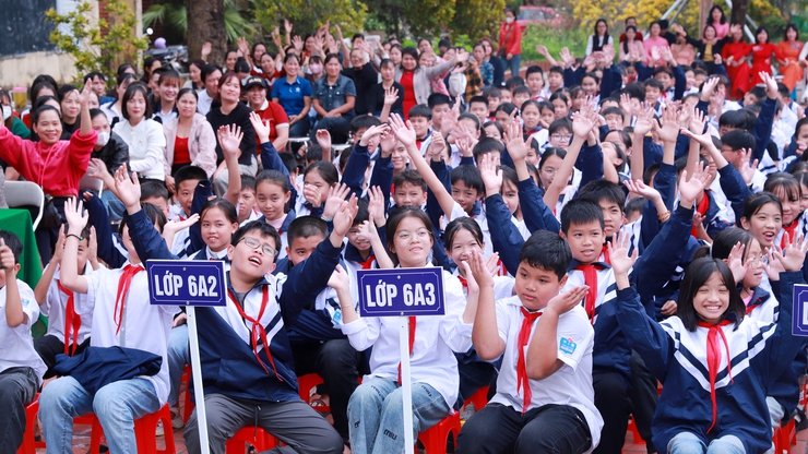 Trường THCS Nguyễn Trãi hưởng ứng Ngày Pháp luật Việt Nam và giáo dục kỹ năng sống với chủ đề “Lòng biết ơn”- Ảnh 1.