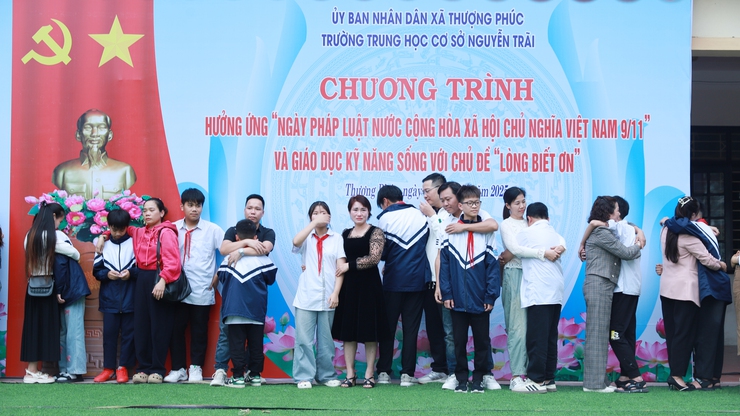 Trường THCS Nguyễn Trãi hưởng ứng Ngày Pháp luật Việt Nam và giáo dục kỹ năng sống với chủ đề “Lòng biết ơn”- Ảnh 5.