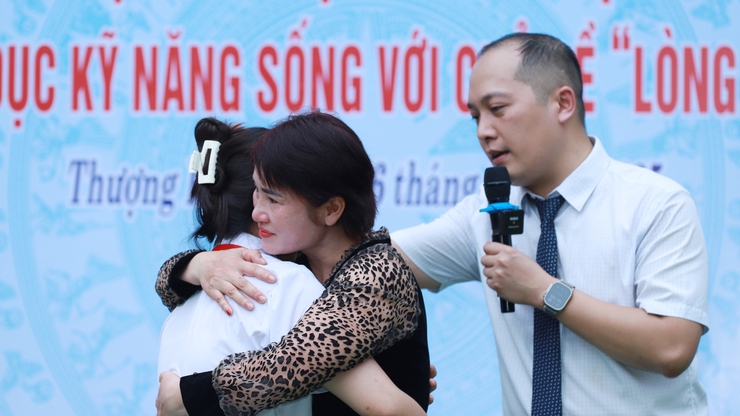 Trường THCS Nguyễn Trãi hưởng ứng Ngày Pháp luật Việt Nam và giáo dục kỹ năng sống với chủ đề “Lòng biết ơn”- Ảnh 3.