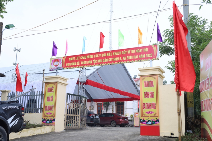 Thôn 6 - xã Suối Hai rộn ràng chuẩn bị cho ngày Hội Đại đoàn kết toàn dân tộc- Ảnh 1.