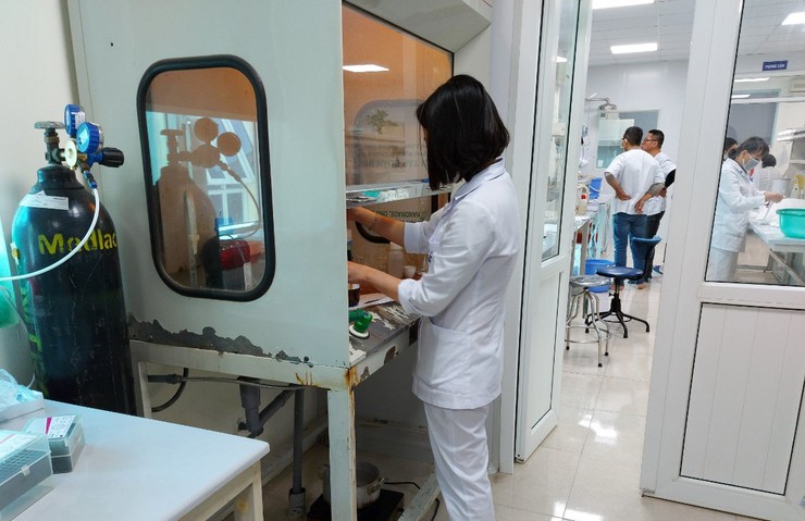 Trung tâm Kiểm nghiệm thuốc, mỹ phẩm, thực phẩm Hà Nội: Làm tốt công tác chuyên môn, đẩy mạnh nghiên cứu khoa học và phát triển nguồn nhân lực chất lượng cao- Ảnh 1.