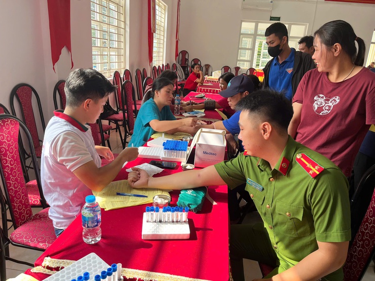 XÃ BA VÌ TỔ CHỨC THÀNH CÔNG NGÀY HỘI HIẾN MÁU NHÂN ĐẠO – TIẾP NHẬN 175 ĐƠN VỊ MÁU QUÝ GIÁ- Ảnh 2.