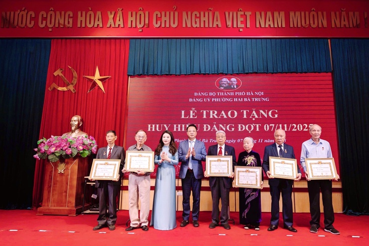 Phường Hai Bà Trưng: quan tâm chăm lo đời sống vật chất, tinh thần cho các đảng viên lão thành- Ảnh 3.