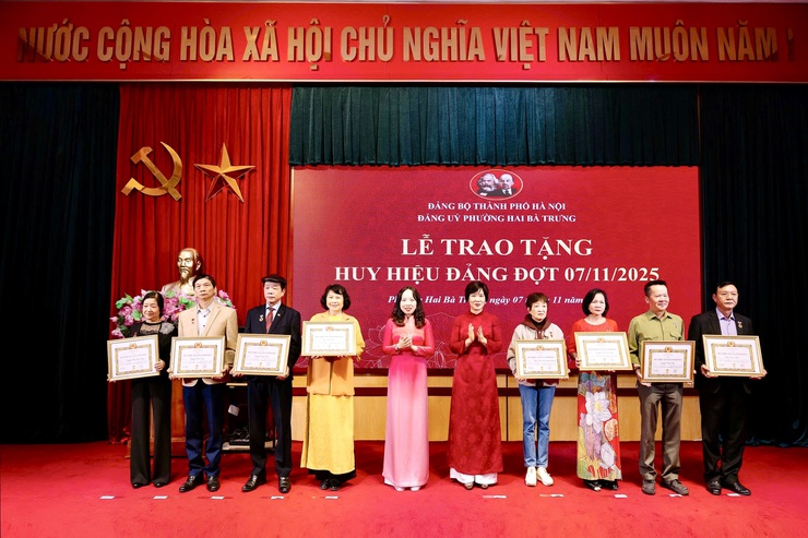 Phường Hai Bà Trưng: quan tâm chăm lo đời sống vật chất, tinh thần cho các đảng viên lão thành- Ảnh 8.