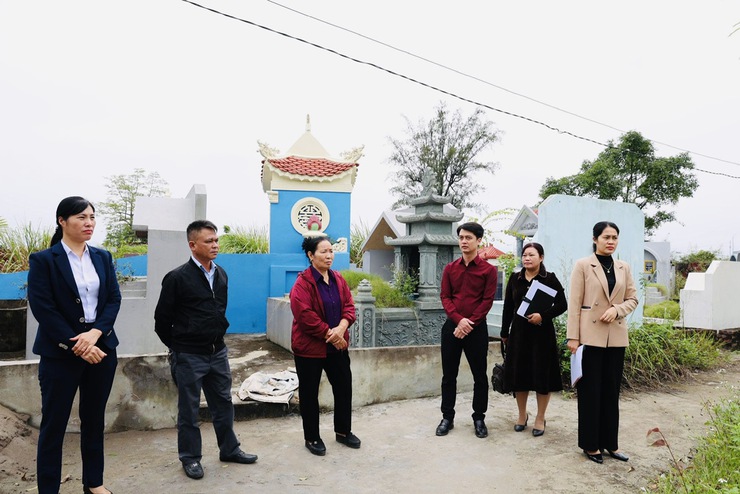 Giám sát công tác quản lý nghĩa trang nhân dân và công tác thu chi hoạt động văn hóa tại thôn Phù Lưu Thượng và thôn Thanh Bồ- Ảnh 4.