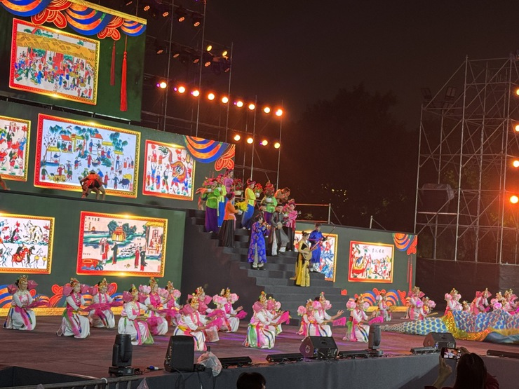 Câu lạc bộ Múa Bài bông Phú Nhiêu xã Phú Xuyên
tham gia biểu diễn tại “Festival Thăng Long – Hà Nội năm 2025”
- Ảnh 4.