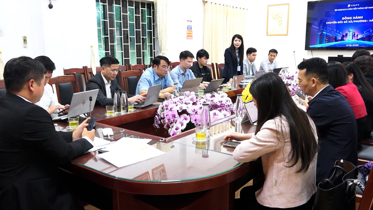 THƯỜNG TRỰC ĐẢNG ỦY XÃ DÂN HÒA LÀM VIỆC VỚI VNPT VỀ ĐỀ ÁN CHUYỂN ĐỔI SỐ CHO MÔ HÌNH CHÍNH QUYỀN ĐỊA PHƯƠNG HAI CẤP- Ảnh 2.