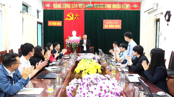 THƯỜNG TRỰC ĐẢNG ỦY XÃ DÂN HÒA LÀM VIỆC VỚI VNPT VỀ ĐỀ ÁN CHUYỂN ĐỔI SỐ CHO MÔ HÌNH CHÍNH QUYỀN ĐỊA PHƯƠNG HAI CẤP- Ảnh 7.