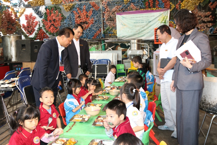 Gắn cải cách công vụ, hành chính với chất lượng chăm sóc, nuôi dưỡng người cao tuổi và trẻ em tại Trung tâm Bảo trợ xã hội 3 Hà Nội- Ảnh 4.