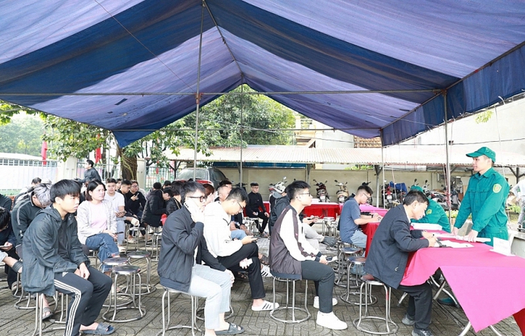 Phường Lĩnh Nam tổ chức khám sơ tuyển nghĩa vụ quân sự: Chặt chẽ - công khai - đúng luật- Ảnh 1.