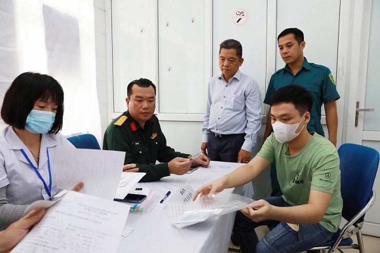 Phường Lĩnh Nam tổ chức khám sơ tuyển nghĩa vụ quân sự: Chặt chẽ - công khai - đúng luật- Ảnh 4.