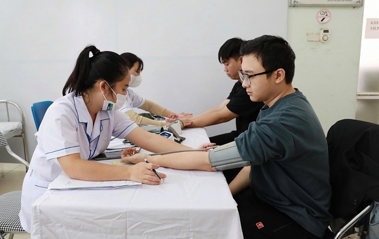 Phường Lĩnh Nam tổ chức khám sơ tuyển nghĩa vụ quân sự: Chặt chẽ - công khai - đúng luật- Ảnh 2.