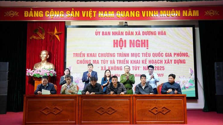 Hội nghị triển khai chương trình mục tiêu quốc gia phòng, chống ma tuý và triển khai kế hoạch xây dựng xã không ma tuý năm 2025- Ảnh 10.