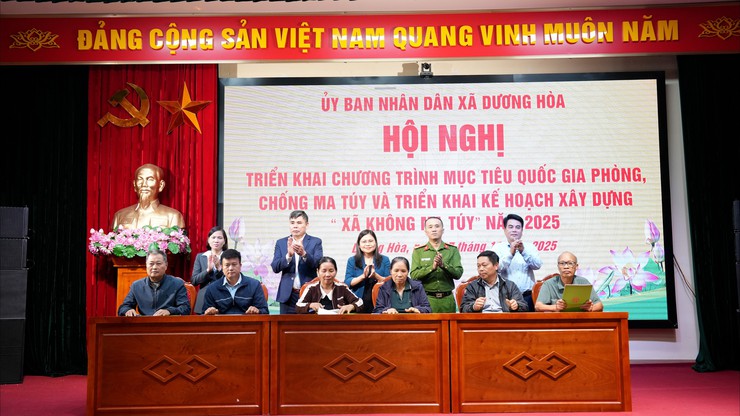 Hội nghị triển khai chương trình mục tiêu quốc gia phòng, chống ma tuý và triển khai kế hoạch xây dựng xã không ma tuý năm 2025- Ảnh 12.