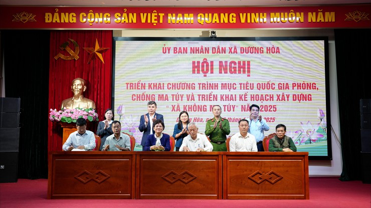 Hội nghị triển khai chương trình mục tiêu quốc gia phòng, chống ma tuý và triển khai kế hoạch xây dựng xã không ma tuý năm 2025- Ảnh 13.
