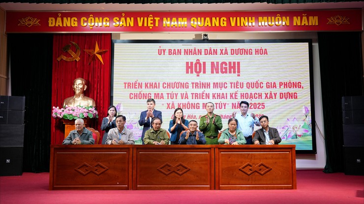 Hội nghị triển khai chương trình mục tiêu quốc gia phòng, chống ma tuý và triển khai kế hoạch xây dựng xã không ma tuý năm 2025- Ảnh 14.