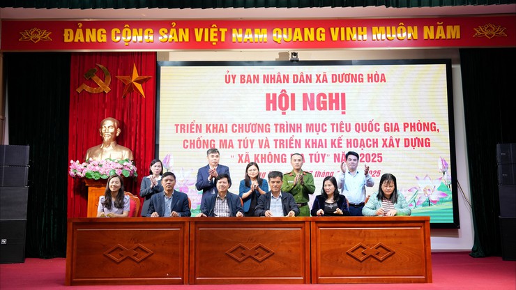 Hội nghị triển khai chương trình mục tiêu quốc gia phòng, chống ma tuý và triển khai kế hoạch xây dựng xã không ma tuý năm 2025- Ảnh 16.