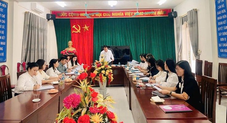 Trường mầm non Yên Bài A đón đoàn kiểm tra của xã Yên Bài về việc việc triển khai, thực hiện dân chủ trong nhà trường năm 2025.

​- Ảnh 1.