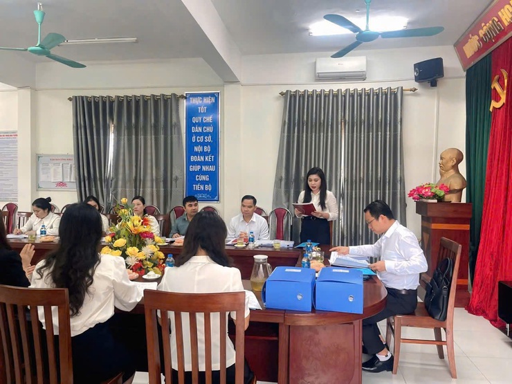 Trường mầm non Yên Bài A đón đoàn kiểm tra của xã Yên Bài về việc việc triển khai, thực hiện dân chủ trong nhà trường năm 2025.

​- Ảnh 3.