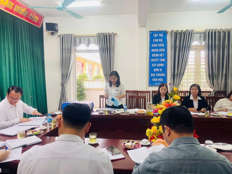 Trường mầm non Yên Bài A đón đoàn kiểm tra của xã Yên Bài về việc việc triển khai, thực hiện dân chủ trong nhà trường năm 2025.

​- Ảnh 2.