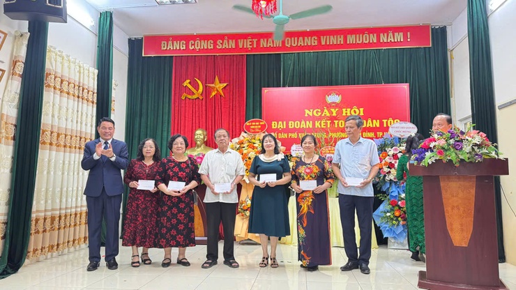 Phường Xuân Đỉnh: Tổ dân phố Xuân Trung sôi nổi tổ chức Ngày hội Đại đoàn kết toàn dân tộc năm 2025- Ảnh 3.