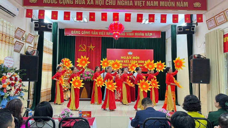 Phường Xuân Đỉnh: Tổ dân phố Xuân Trung sôi nổi tổ chức Ngày hội Đại đoàn kết toàn dân tộc năm 2025- Ảnh 2.