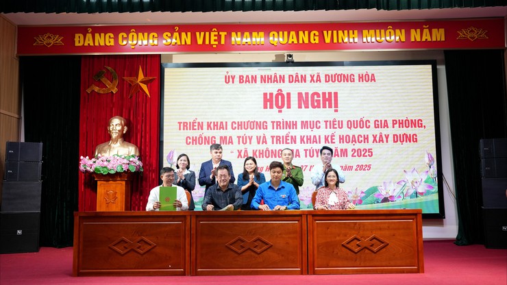 Hội nghị triển khai chương trình mục tiêu quốc gia phòng, chống ma tuý và triển khai kế hoạch xây dựng xã không ma tuý năm 2025- Ảnh 9.