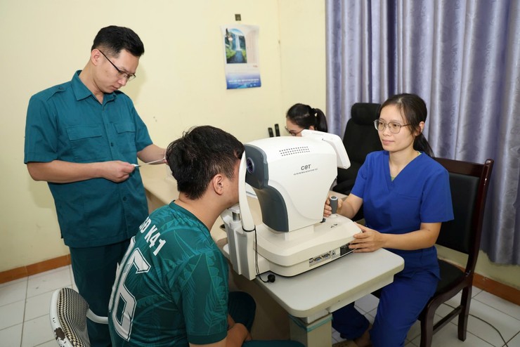 Phường Hoàng Liệt tổ chức khám sơ tuyển nghĩa vụ quân sự năm 2026- Ảnh 1.